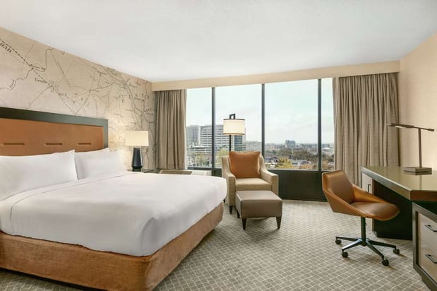Images DoubleTree by Hilton McLean Tysons