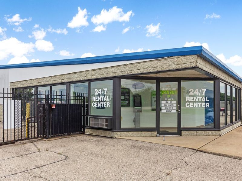 Security Screens - Storage Express at 8601 National Turnpike, Fairdale, KY 40118