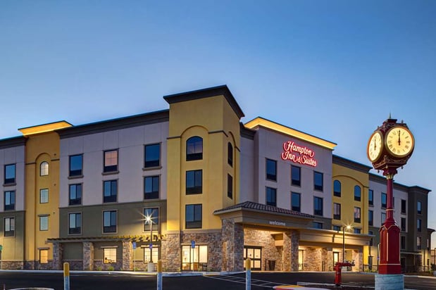 Images Hampton Inn & Suites Marina
