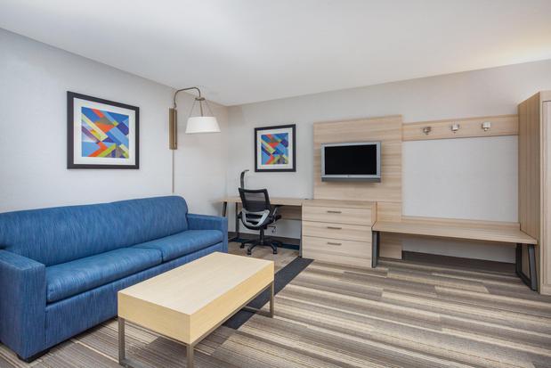 Images Holiday Inn Express & Suites Ontario Airport by IHG