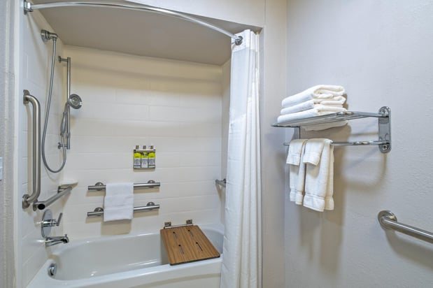 Images Holiday Inn Express & Suites Woodbridge by IHG