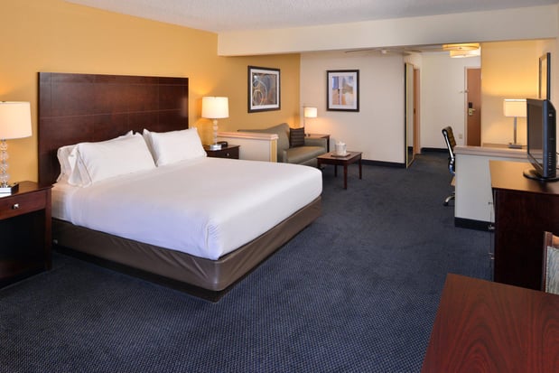 Images Holiday Inn Express & Suites St. Joseph Lakefront by IHG