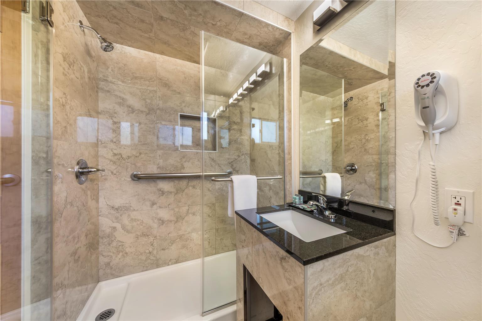 Queen Bathroom - Sofabed with No Balcony