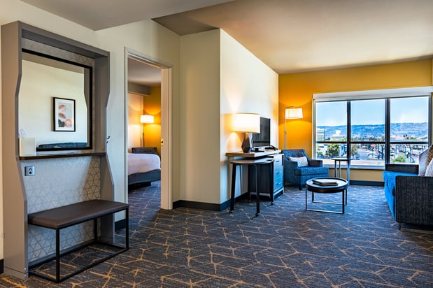 Images Holiday Inn & Suites Oakland - Airport by IHG