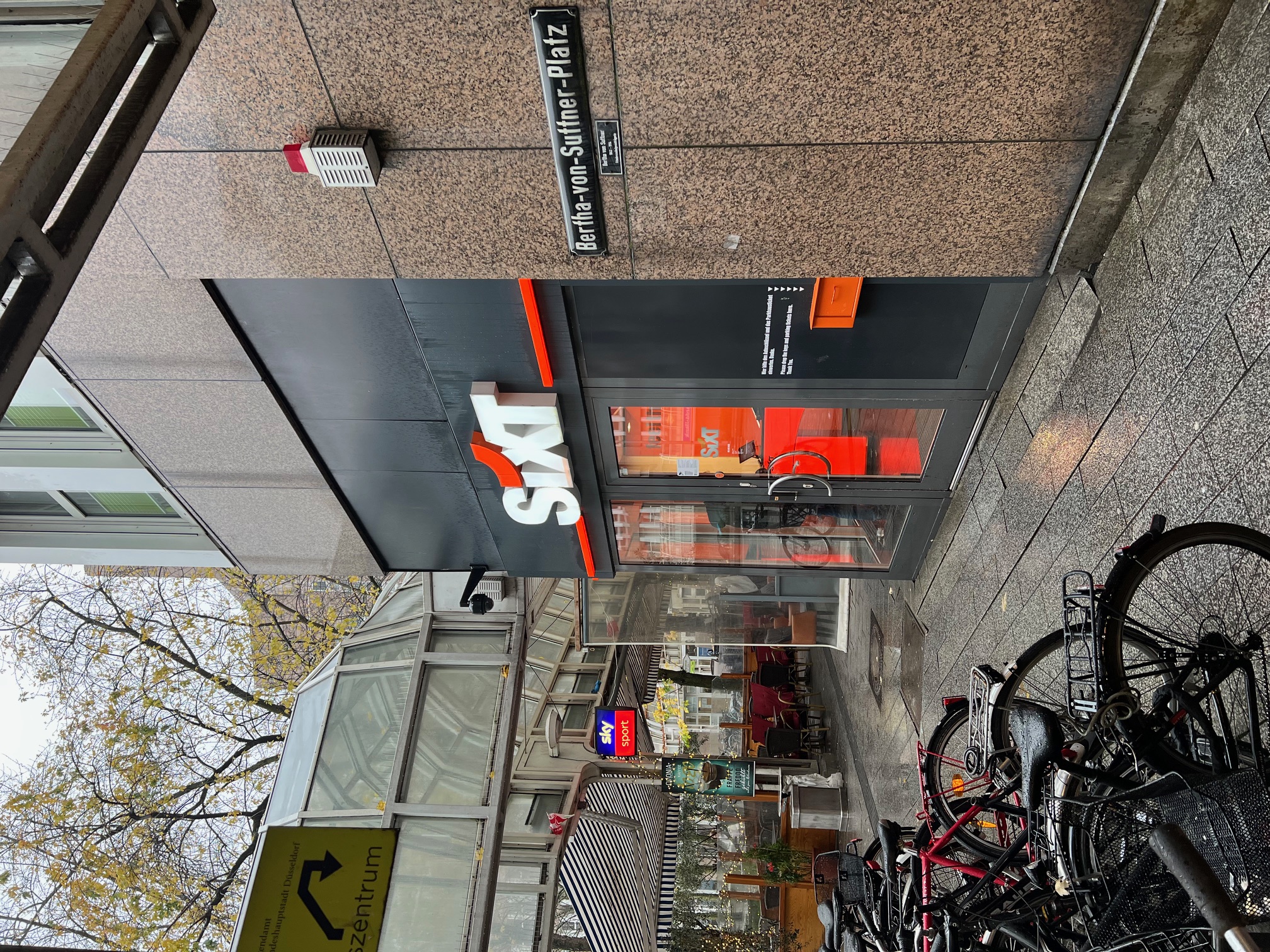 SIXT Autovermietung Düsseldorf Zentrum/HBF, Willi-Becker-Allee 10 in Düsseldorf