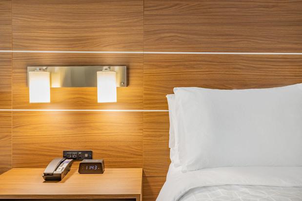 Images Holiday Inn Express & Suites Lincoln Downtown by IHG