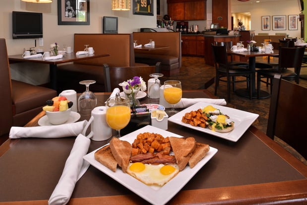 Images Holiday Inn Madison at the American Center by IHG