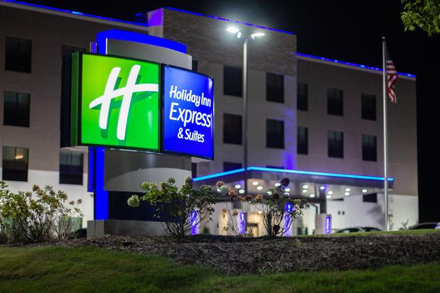 Images Holiday Inn Express & Suites Birmingham - Homewood, an IHG Hotel
