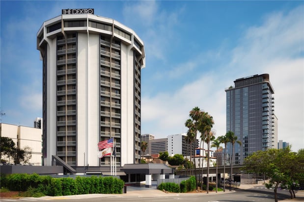 Images The DEXTRO Little Italy, BW Premier Collection