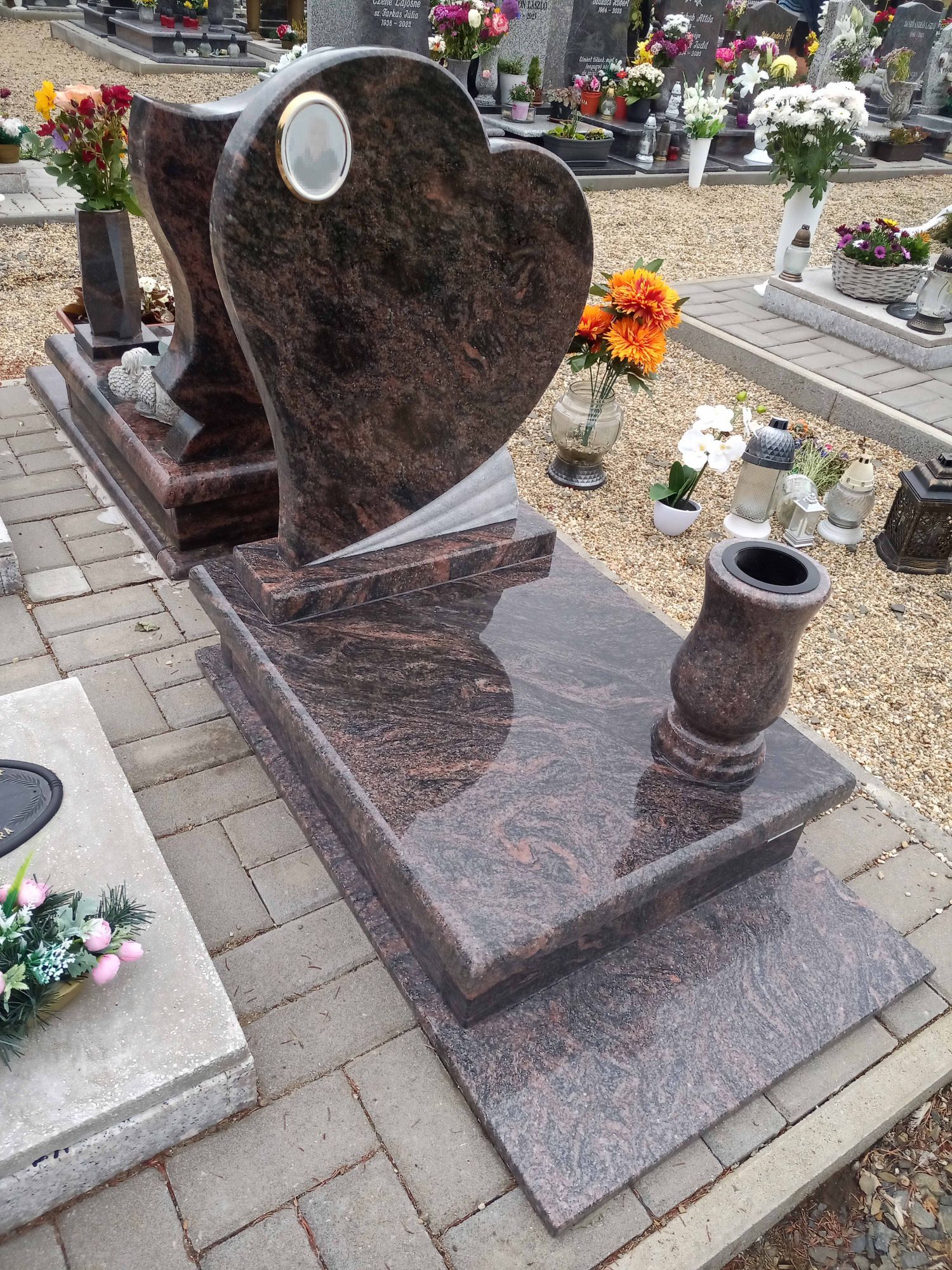 Images VARGA ZOLTÁN KŐFARAGÓ-MŰKŐKÉSZÍTŐ