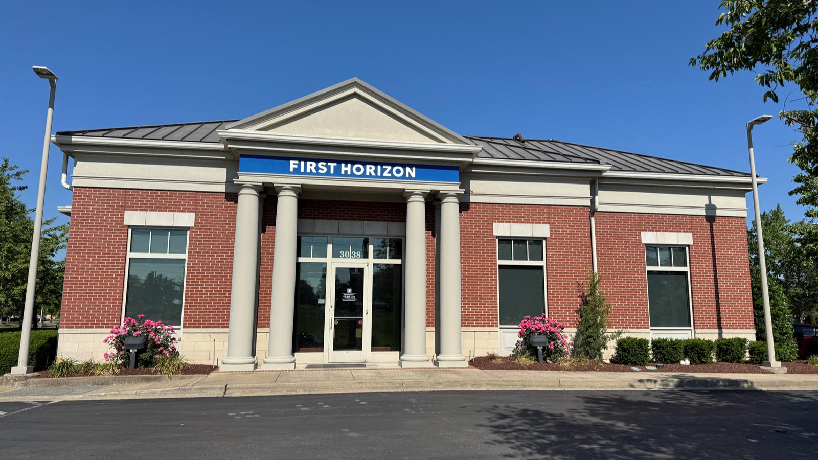 First Horizon Bank - Franklin, TN - Columbia Ave