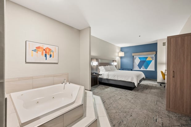 Images Holiday Inn Express & Suites Lincoln-Roseville Area by IHG