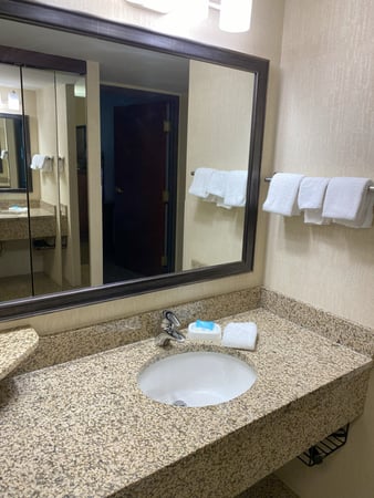 Images Troy Inn & Suites