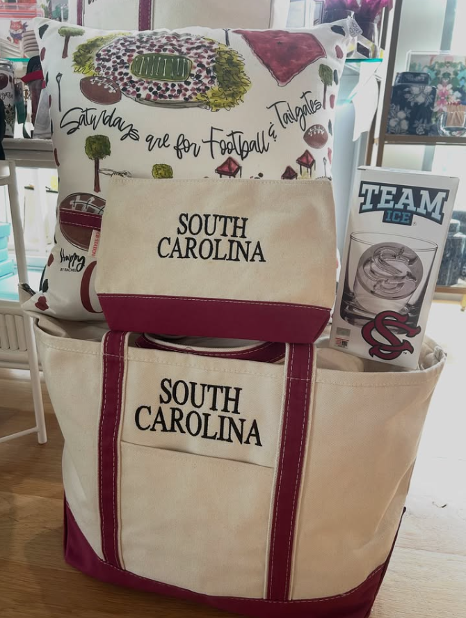 Daniel Island Living & Home Image