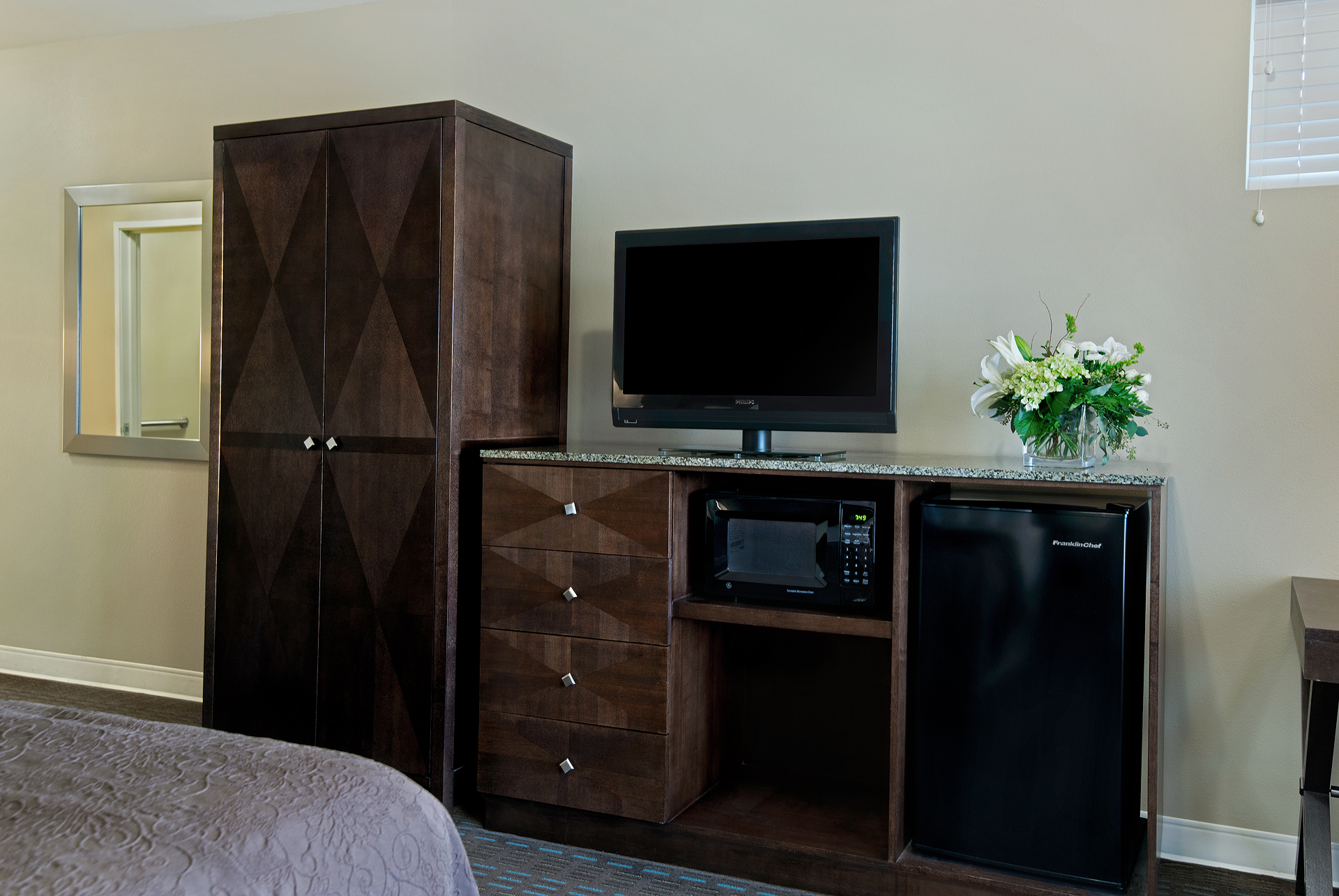 Oxford Suites Silverdale Image