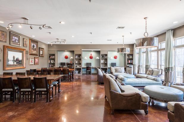 Images Central House on Stadium Apartments