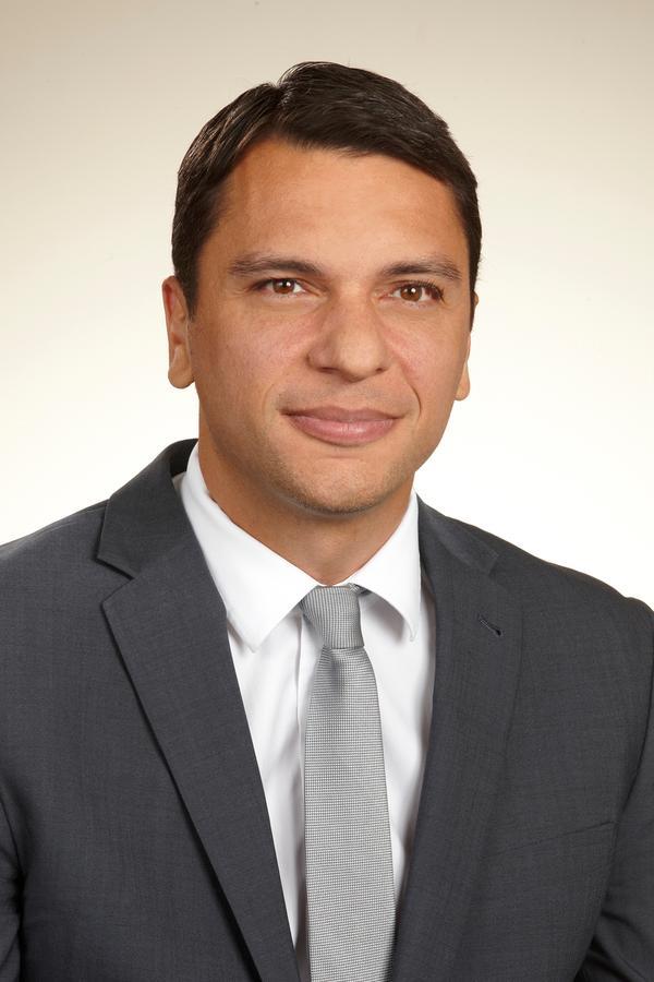 Images Edward Jones - Financial Advisor: Filipe De Souza, DFSA™|CIWM