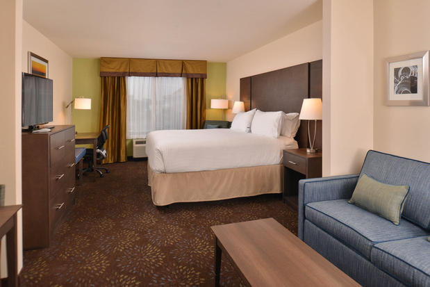 Images Holiday Inn Express & Suites Dearborn SW - Detroit Area by IHG