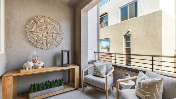 Images 717 Lyon - Closed