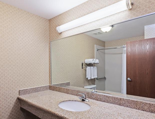 Images Holiday Inn Express & Suites Laredo-Event Center Area by IHG