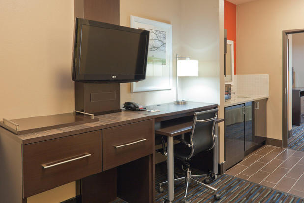 Images Holiday Inn Express & Suites Fulton, an IHG Hotel