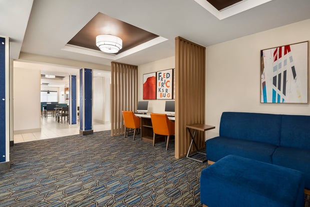 Images Holiday Inn Express & Suites Fredericksburg by IHG