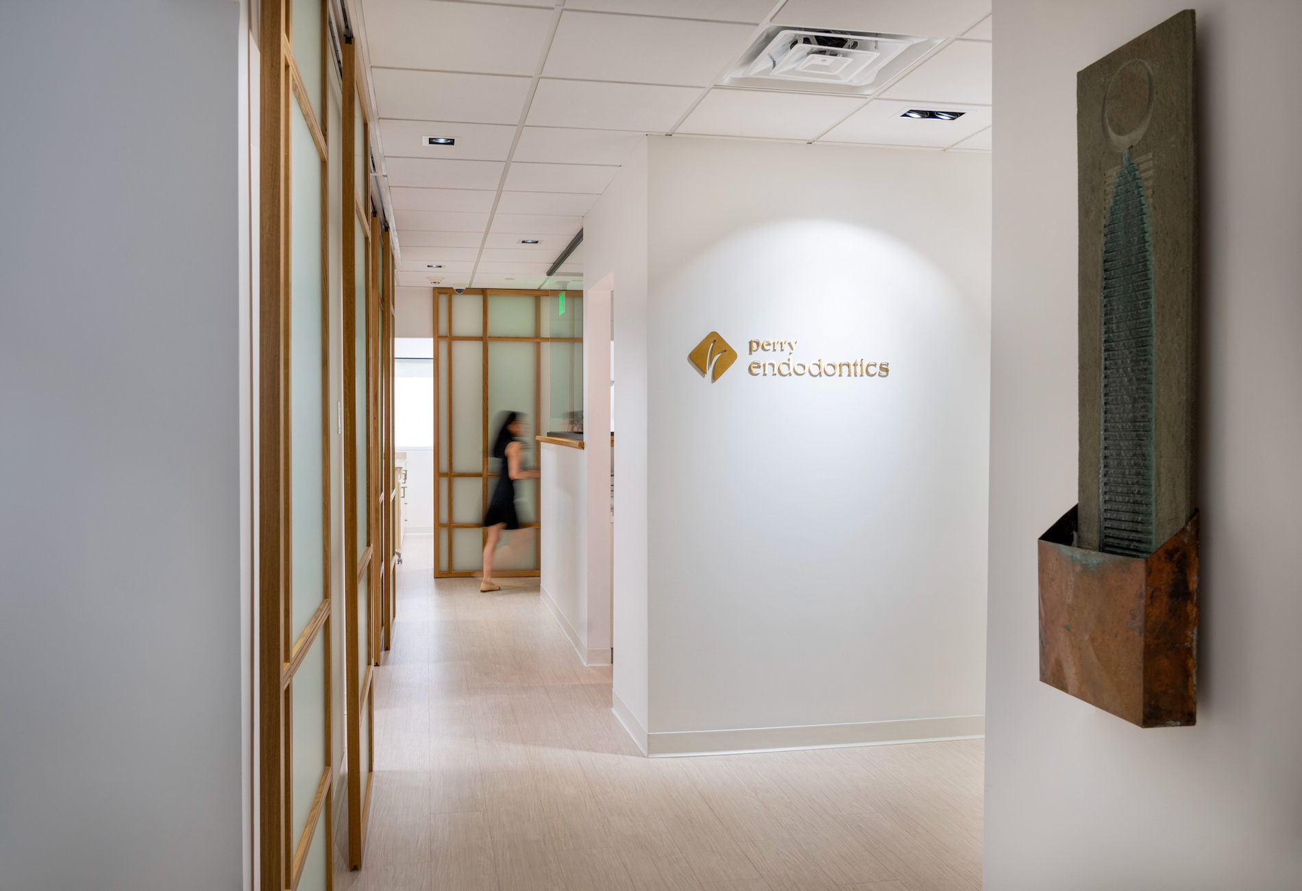 Established in 1995, Perry Endodontics has been at the forefront of providing exceptional endodontic 