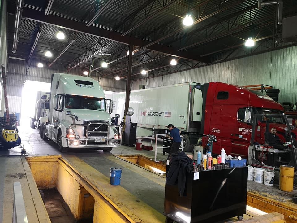 Images DB Diesel - Garage - Road Service 24h/7 - Truck - Trailer - Machinerie lourde Napierville