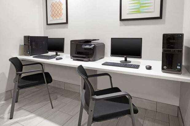 Images Holiday Inn Express & Suites Warrenton by IHG