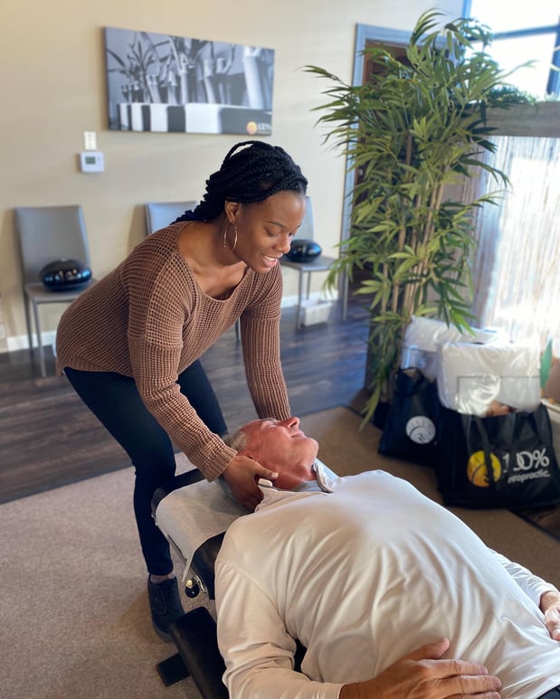 Images 100% Chiropractic - Monument