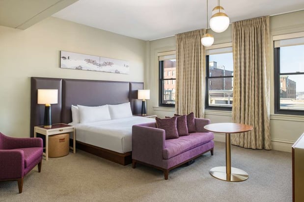 Images Hotel Savoy Kansas City, Tapestry Collection by Hilton