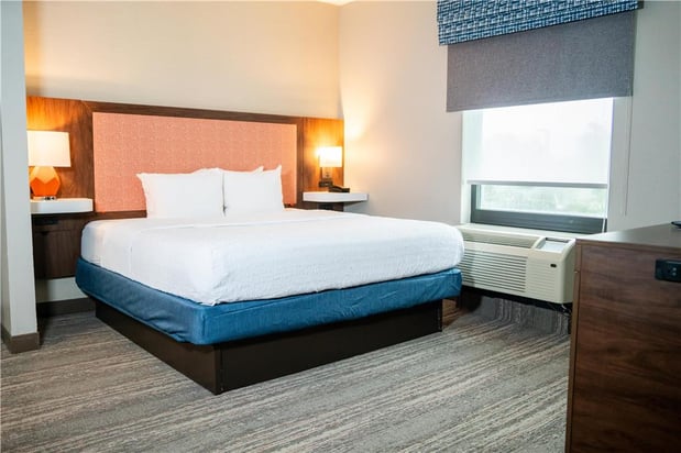 Images Hampton Inn Gonzales