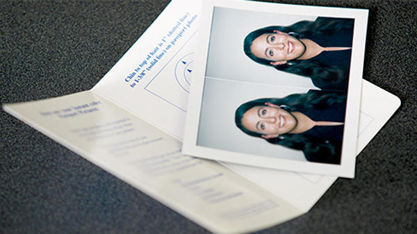 fotos de pasaporte de mujer morena tomadas en the ups store