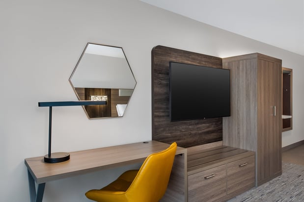 Images Holiday Inn Express & Suites Terre Haute by IHG