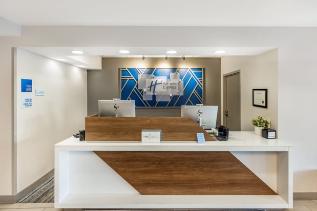 Images Holiday Inn Express Crestwood by IHG