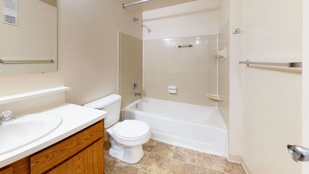 Images Hampton Lakes Apartments