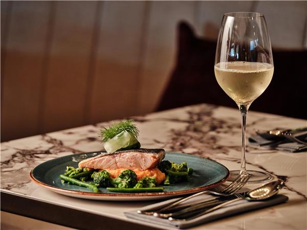 STOKE Bar & Restaurant