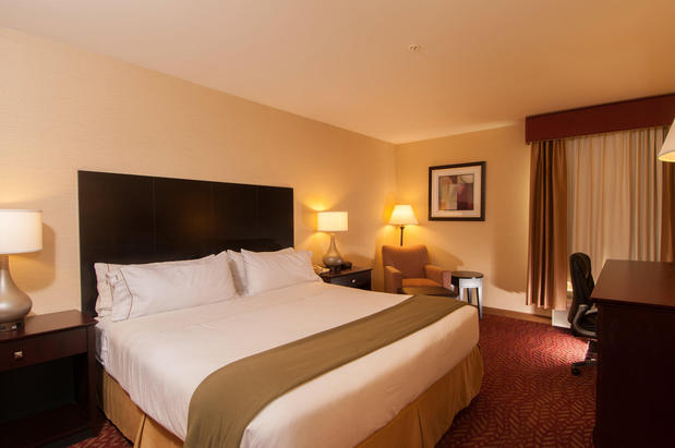 Images Holiday Inn Express Vernon - Manchester, an IHG Hotel