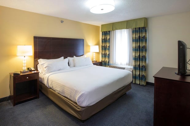 Images Holiday Inn Express & Suites St. Joseph Lakefront by IHG