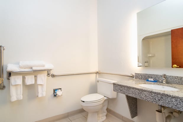 Images Holiday Inn Express & Suites Bedford by IHG