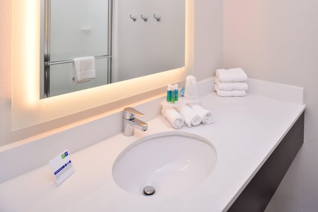 Images Holiday Inn Express & Suites Corpus Christi-N Padre Island by IHG