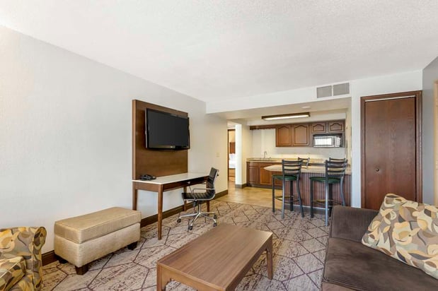 Images Best Western Plus Longbranch Hotel & Convention Center