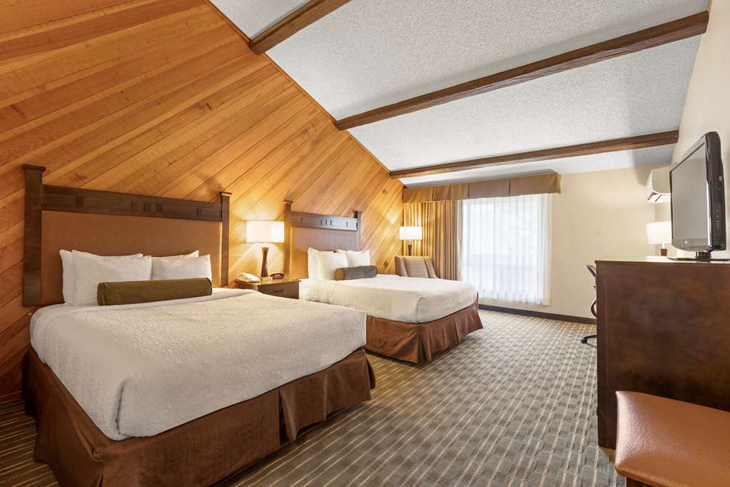 2 Queen Room