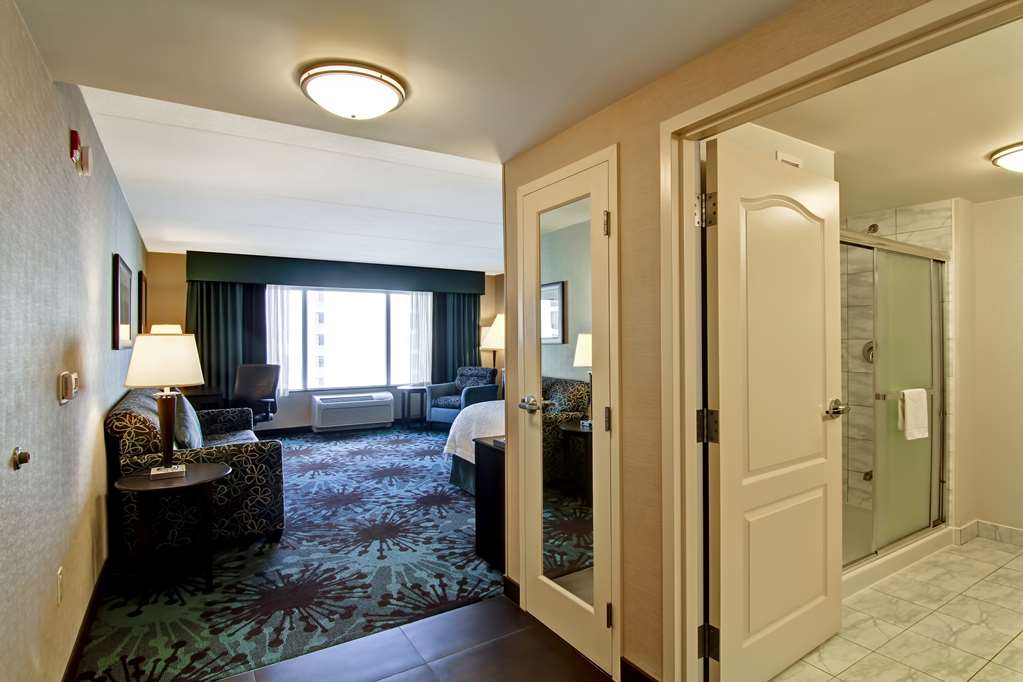 Hampton Inn by Hilton Toronto Airport Corporate Centre in Toronto: Guest room