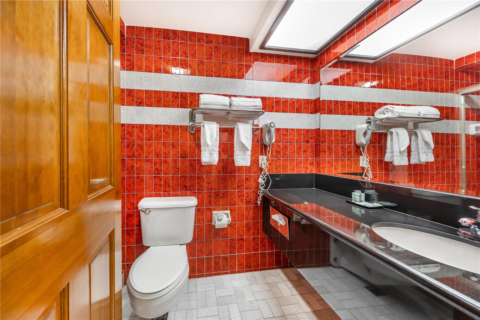 Queen Bathroom - Pool View Balcony