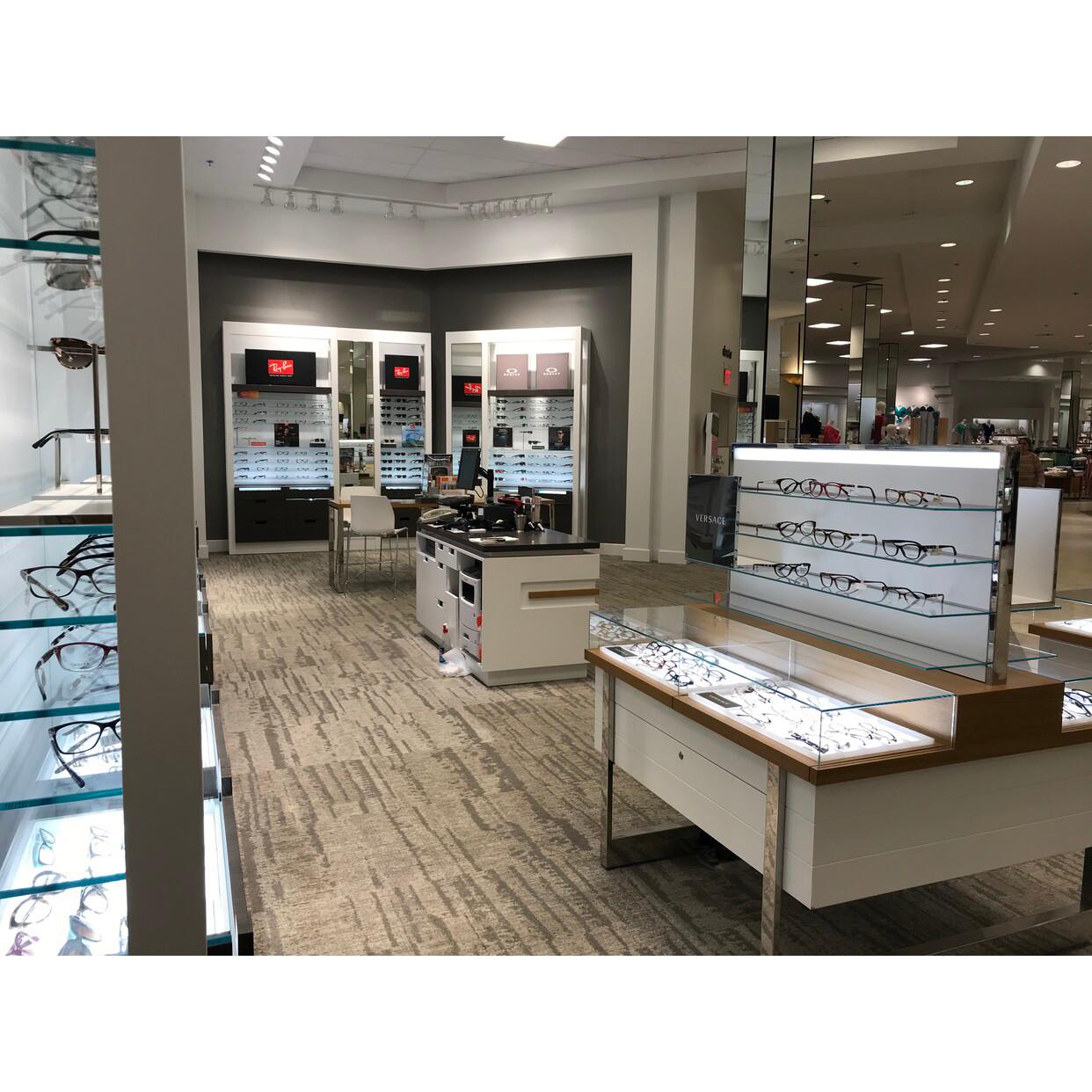Sunglass Hut Carries All at The Mall at Rockingham Park, a Simon Mall -  Salem, NH
