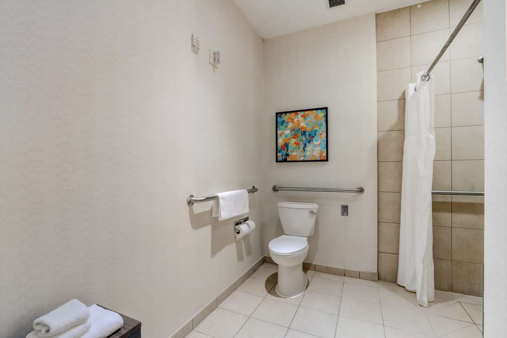 Guest room bath