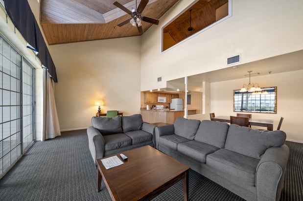 Images Holiday Inn & Suites Clearwater Beach S-Harbourside by IHG