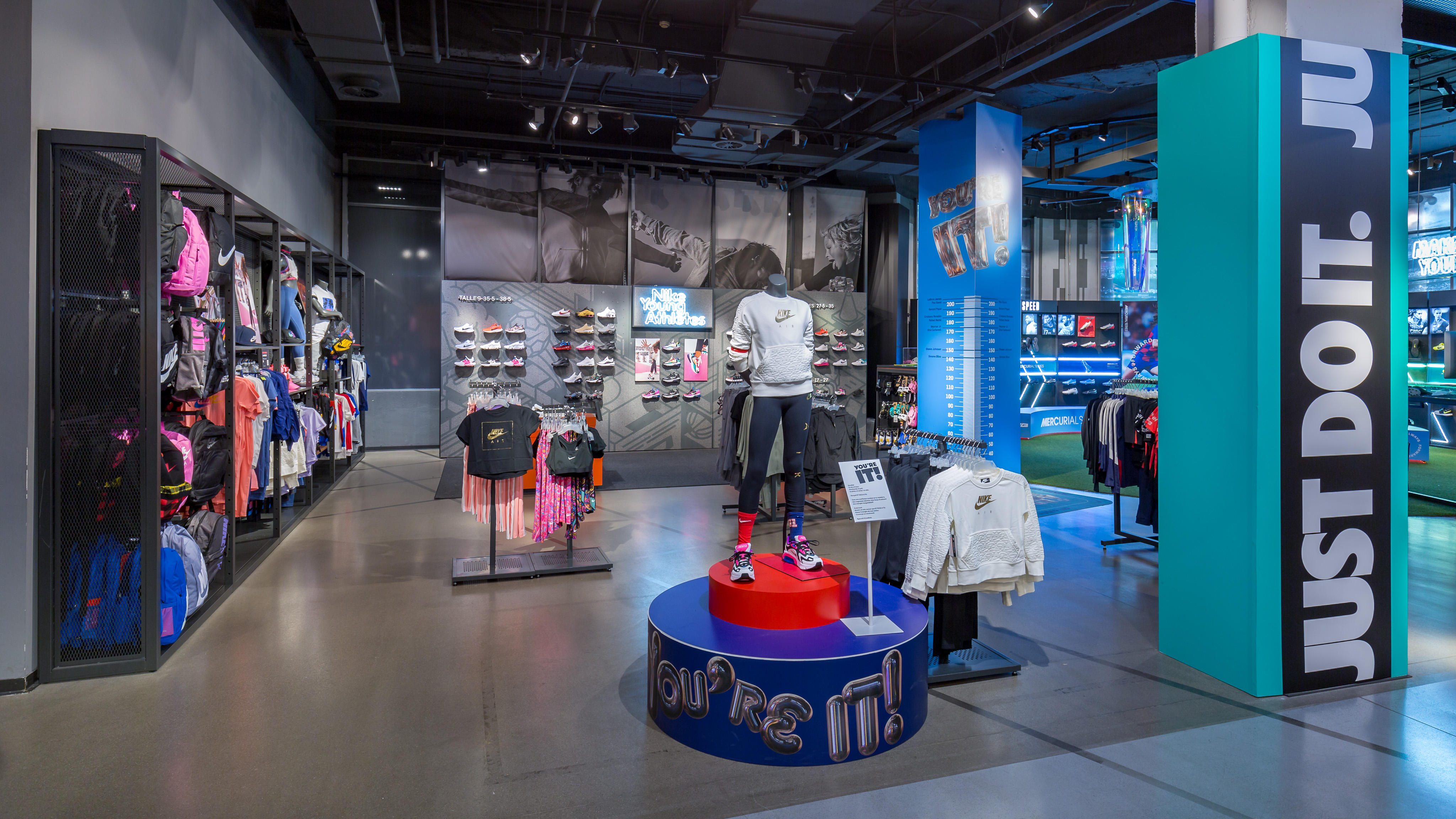 Nike Store Portal de l'Ángel - Deportes Y Ocio: Artículos Y Ropas (Al Menor Y Accesorios) en (dirección, horarios, opiniones, 933041...) - Infobel