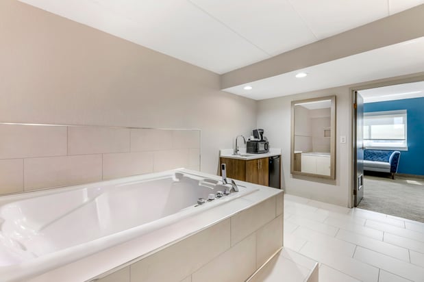 Images Holiday Inn Express Chicago-Downers Grove by IHG